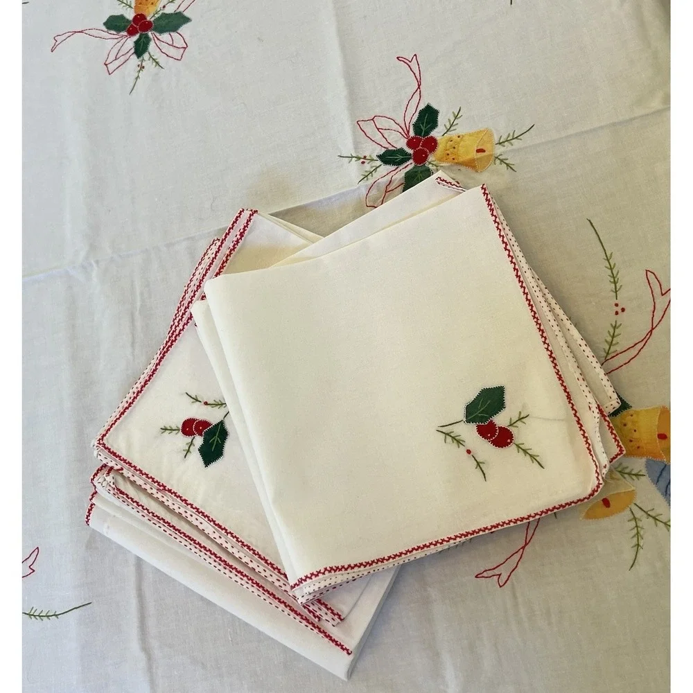 VINTAGE HAND EMBROIDERED CHRISTMAS TABLECLOTH Set W/12 Napkins 72X 108